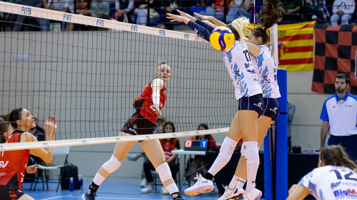 Imatge del partit d'anada entre el DSV Volei Sant Cugat i el Chieri / Foto: Volei Sant Cugat