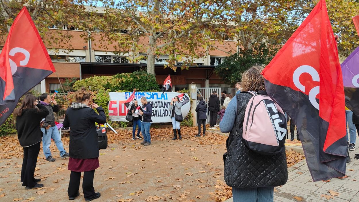 Primera jornada de vaga del personal de menjador de l'institut-escola Catalunya / Foto: Cugat Mdia