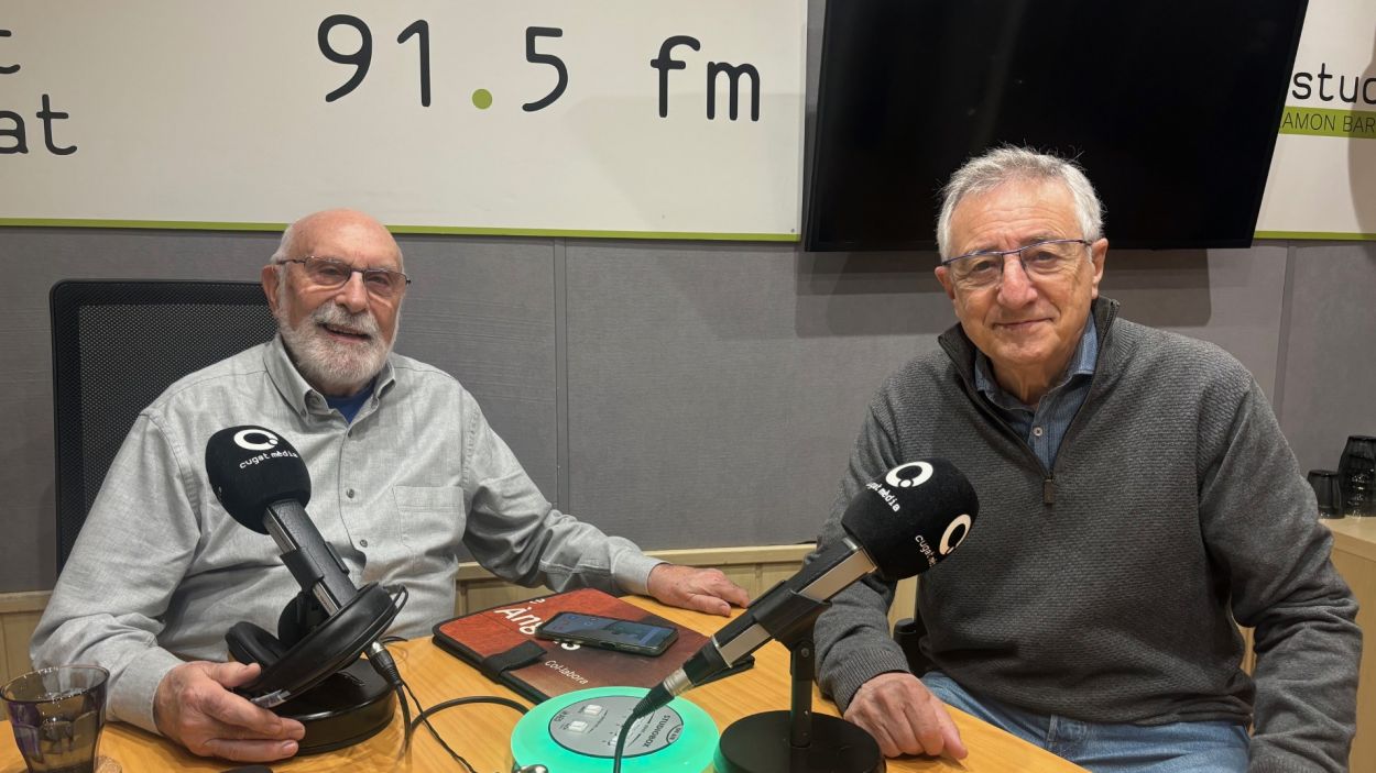 Eduard Jener, presentador del Molta Comdia (esquerra), acompanyat de l'escriptor i periodista Vctor Alexandre / Foto: Cugat Mdia