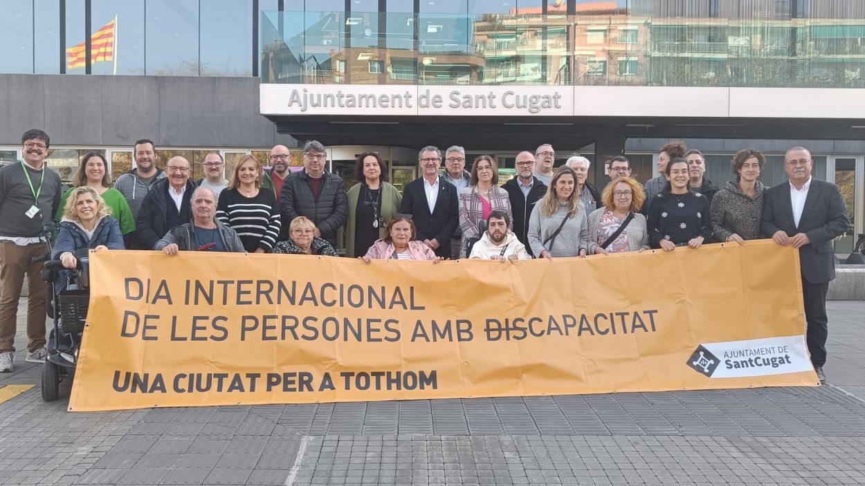 Foto de famlia dels participants dels actes commemoratius / Foto: Cugat Mdia