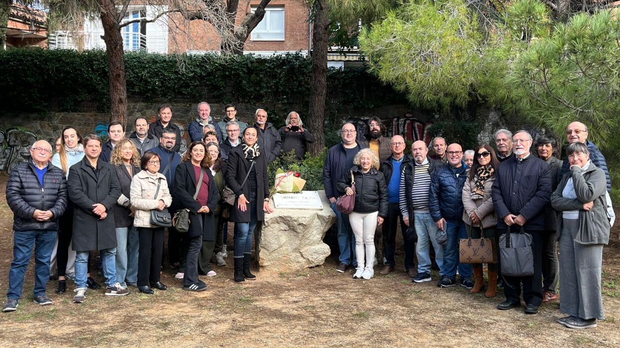 Foto de famlia dels assistents a l'homenatge a Ernest Lluch / Foto: PSC Sant Cugat