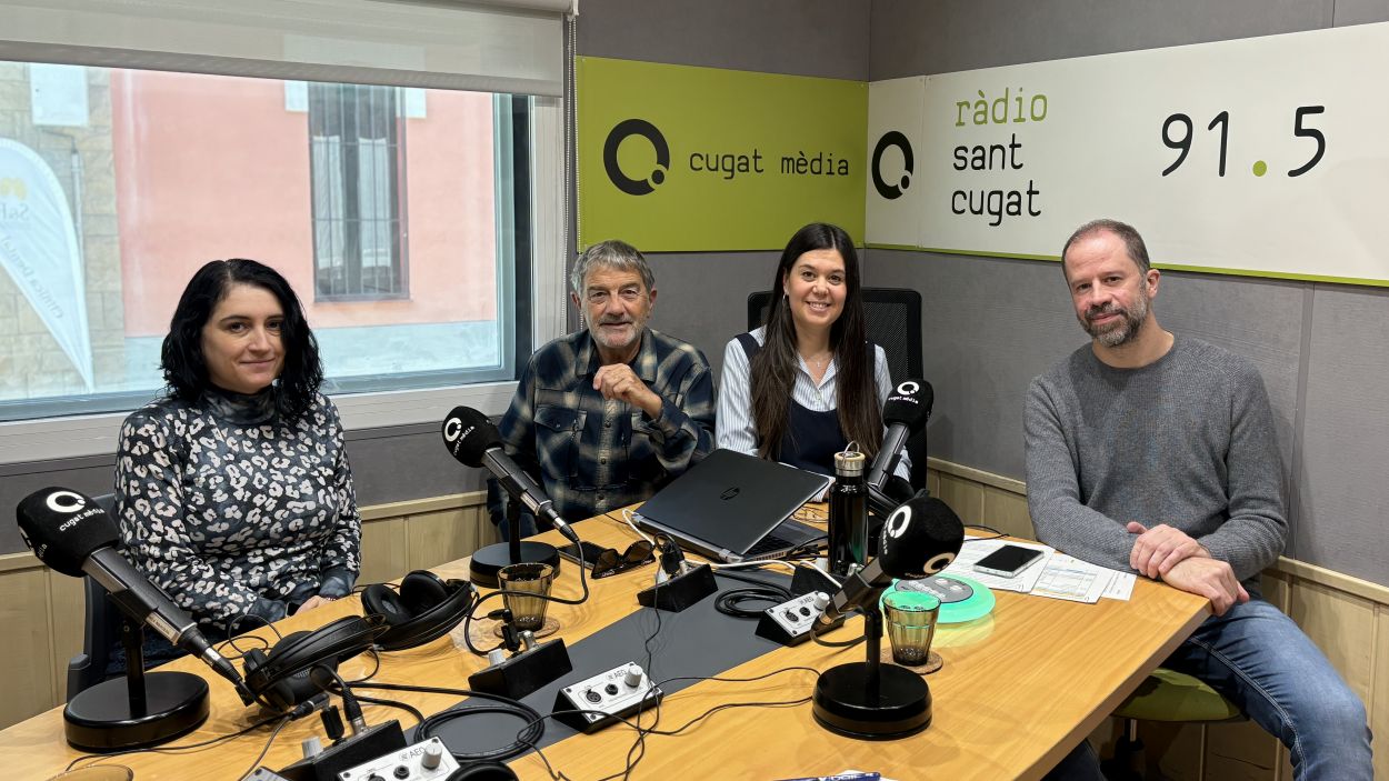 D'esquerra a dreta: gata Guin, lvar Roda, Alba Triad i Dani Vilar a l'estudi Ramon Barnils de Rdio Sant Cugat / Foto: Cugat Mdia