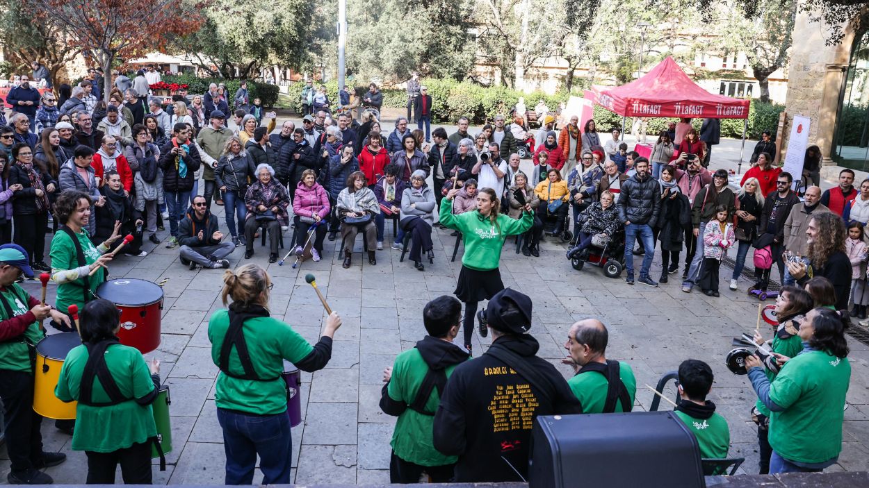 Un moment de la batucada celebrada durant la Fira d'entitats del Dia Internacional de les Persones amb Discapacitat / Foto: Ajuntament de Sant Cugat