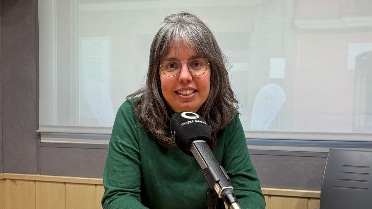 Aina Serra, cooperativista a La Sembra i membre de La Politja a l'estudi Ramon Barnils de Rdio Sant Cugat / Foto: Cugat Mdia