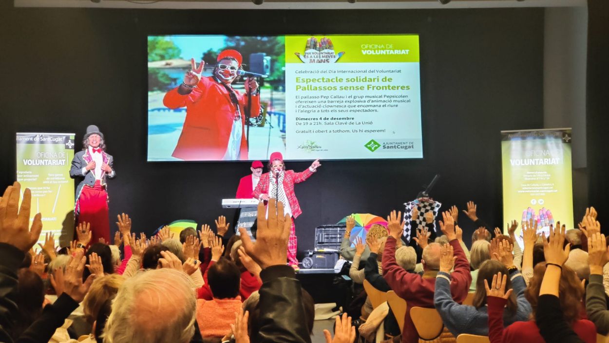 Pallassos sense fronteres ha ofert un espectacle interactiu per commemorar el Dia Internacional del Voluntariat / Foto: Cugat Mdia