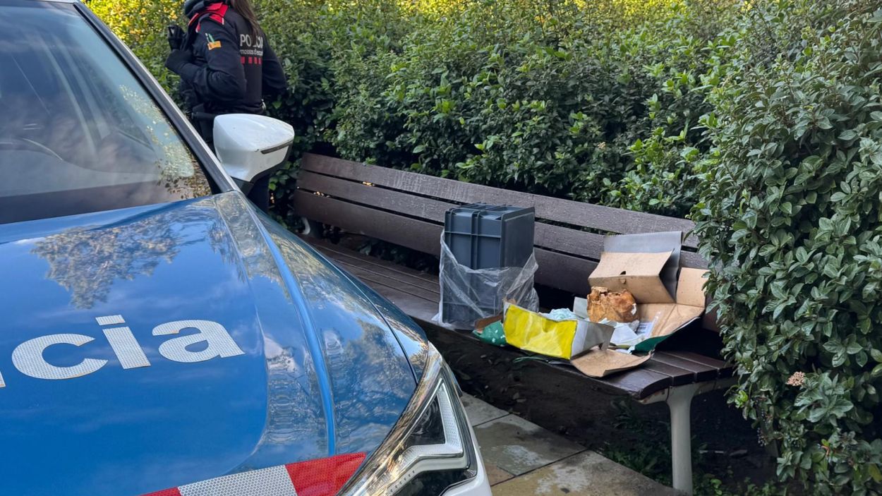 Amb autoritzaci dels jutjats de Rub, Mossos ha aixecat les restes que, segons la primera inspecci ocular forense, tindrien procedncia humana / Foto: Cugat Mdia (Llus Llebot)