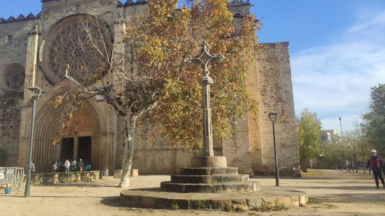 La Creu del Terme restaurada al recinte del Monestir / Foto: Cugat Mdia