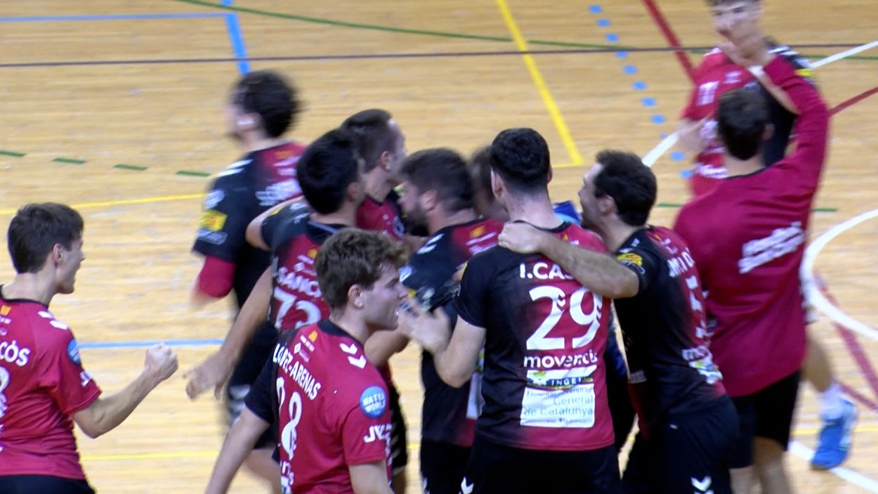 Els jugadors de l'Handbol Sant Cugat celebren la victria. Foto: Alex Surez (Cugat Mdia)