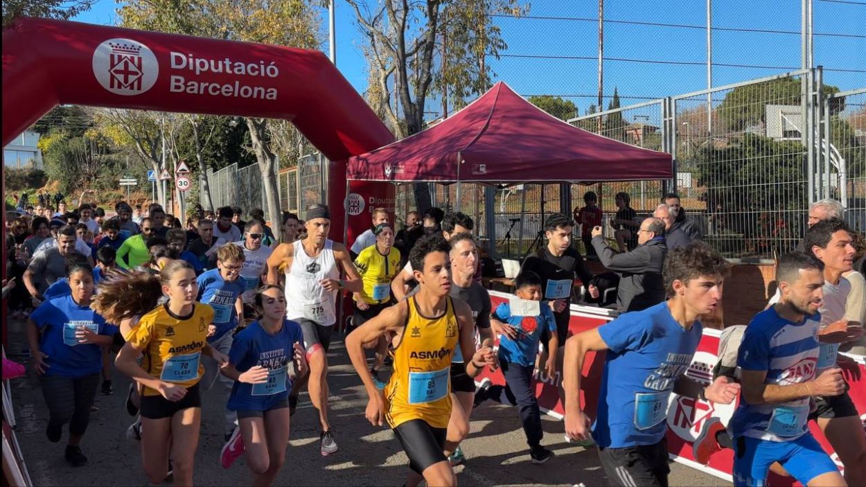 Moment de la sortida de la cursa principal de la Milla Solidria de Valldoreix / Foto: Cugat Mdia