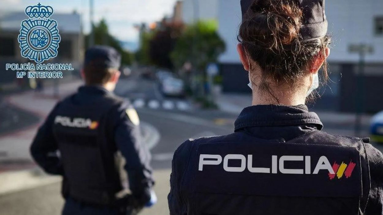 Imatge d'arxiu de dos agents de la Policia Nacional / Foto: Policia Nacional