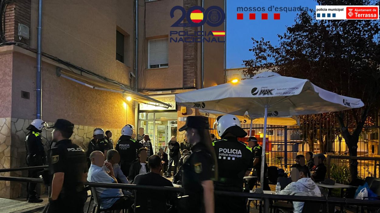 Imatge d'un moment de l'operaci policial que va comenar a l'estiu i que va acabar el passat desembre amb detencions a Terrassa, Sant Cugat i Rub / Foto: Cedida Policia Nacional