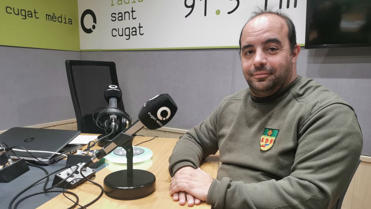 Oriol Garca, segon coordinador operatiu del Grup d'Intervenci d'Emergncies (GIE) de l'ADF de Sant Cugat a l'estudi Ramon Barnils de Cugat Mdia / Foto: Cugat Mdia