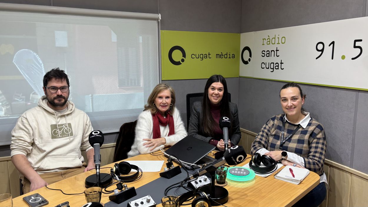 D'esquerra a dreta: Bernat Bella, Lourdes Dalmau, Alba Triad i Slvia Ferrer a l'estudi Ramon Barnils de Rdio Sant Cugat / Foto: Cugat Mdia