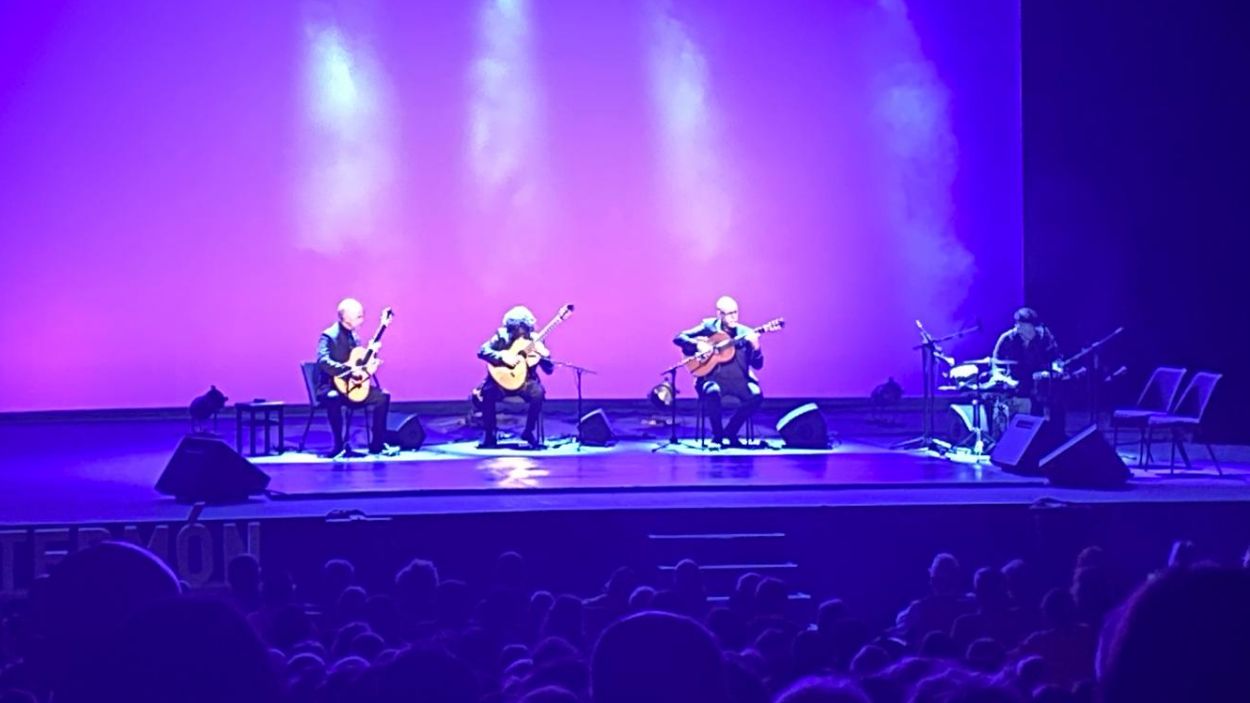 Concert solidari d'Oxfam Intermn a crrec de Barcelona Guitar Trio & Dance / Foto: Cedida