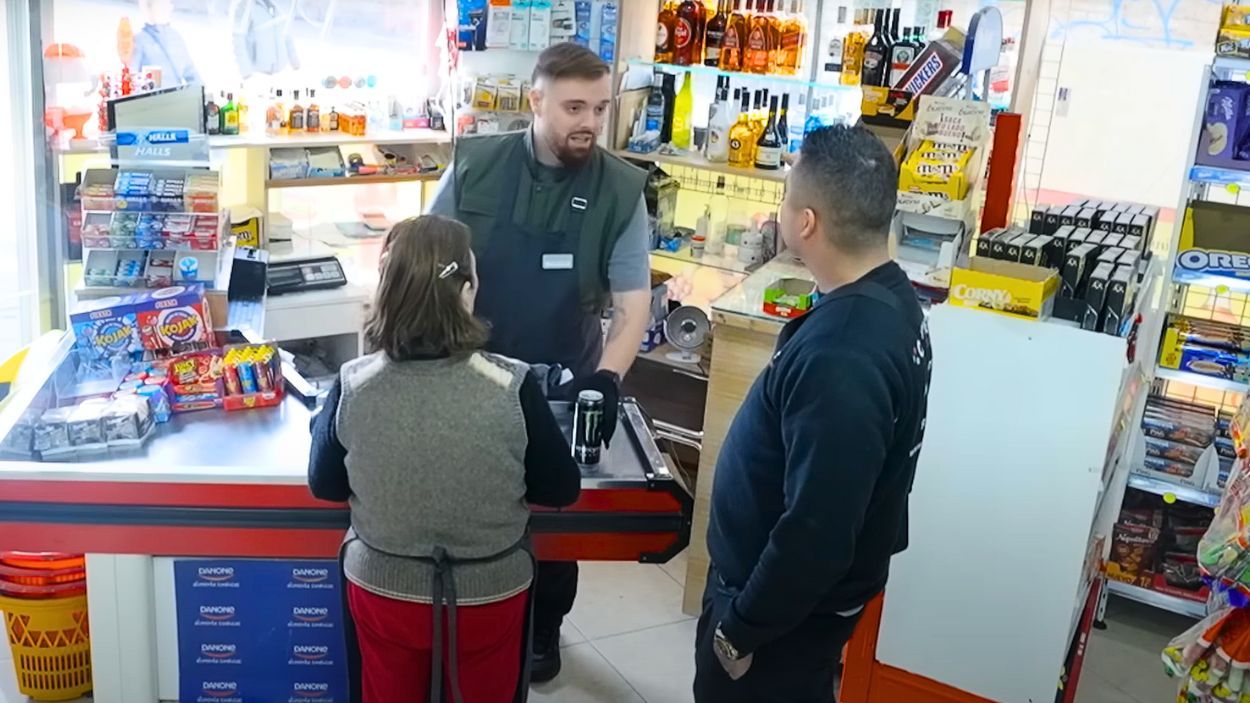 Ibai en el supermercat situat a l'avinguda de Llus Companys / Foto: YouTube Ibai Llanos