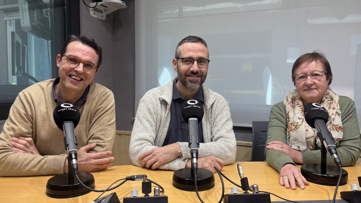 D'esquerra a dreta: Ferran Garcia, Toni Ramon i Rosa Daz a l'estudi Ramon Barnils de Rdio Sant Cugat