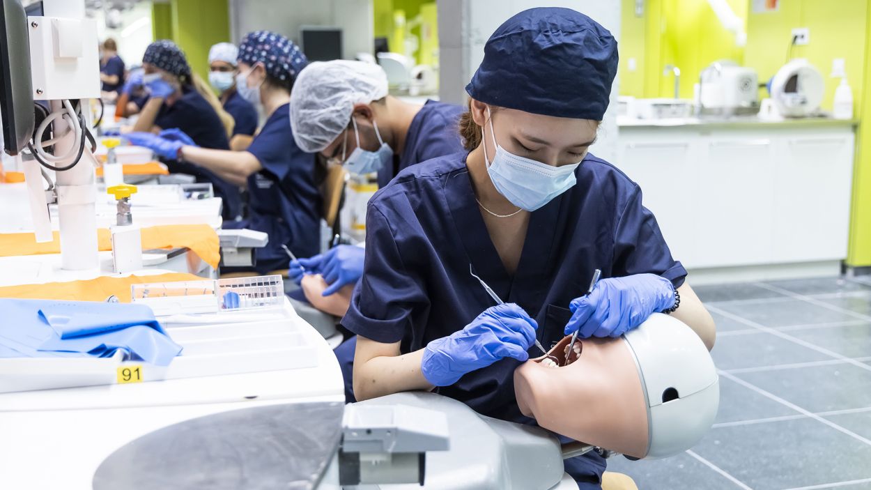 Estudiants del Grau d'Odontologia de la UIC Barcelona / Foto: UIC Barcelona