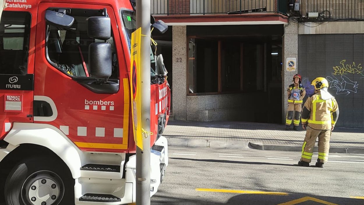 Tallat el trnsit a l'avinguda de Llus Companys per un petit incendi / Foto: Cugat Mdia