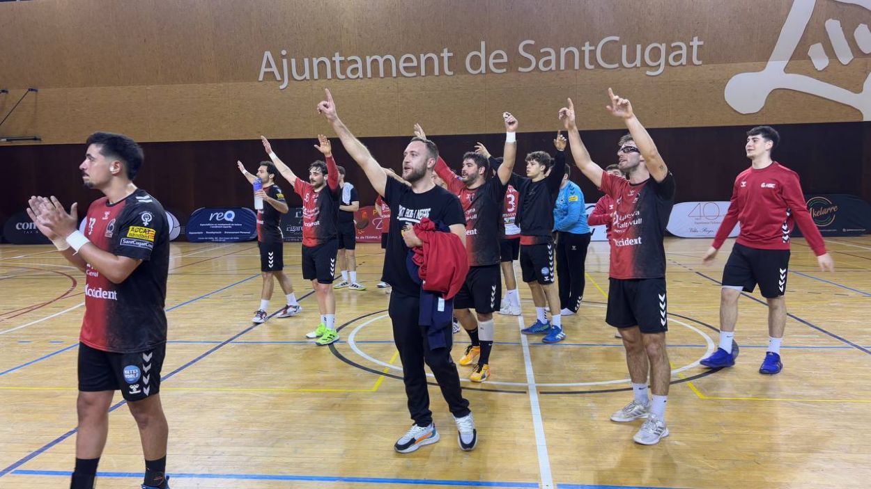 Els jugadors de l'Handbol Sant Cugat celebren la victria / Foto: Cugat Mdia