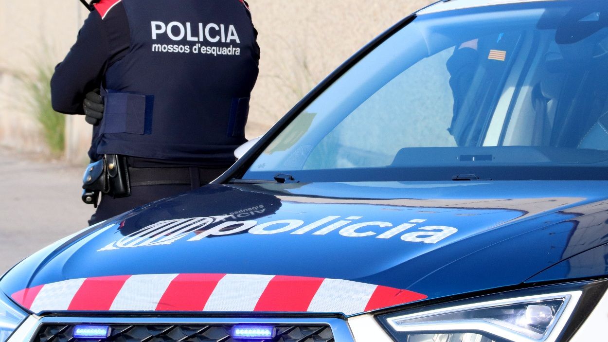 Un vehicle dels Mossos d'Esquadra, que sn els encarregats de la investigaci policial del cas / Foto: ACN (Gemma Snchez Bonel)