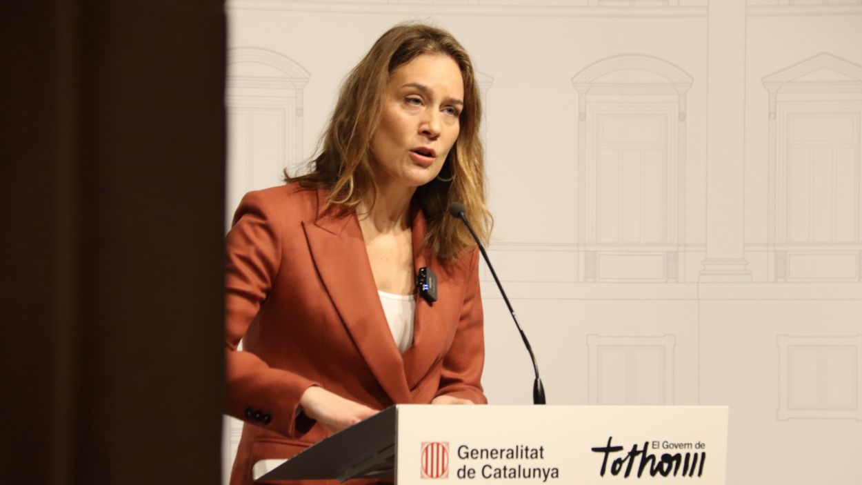 La presidenta del grup parlamentari dels Comuns, Jssica Albiach, en roda de premsa des del Palau de la Generalitat / Foto: Maria Pratdesaba (ACN)