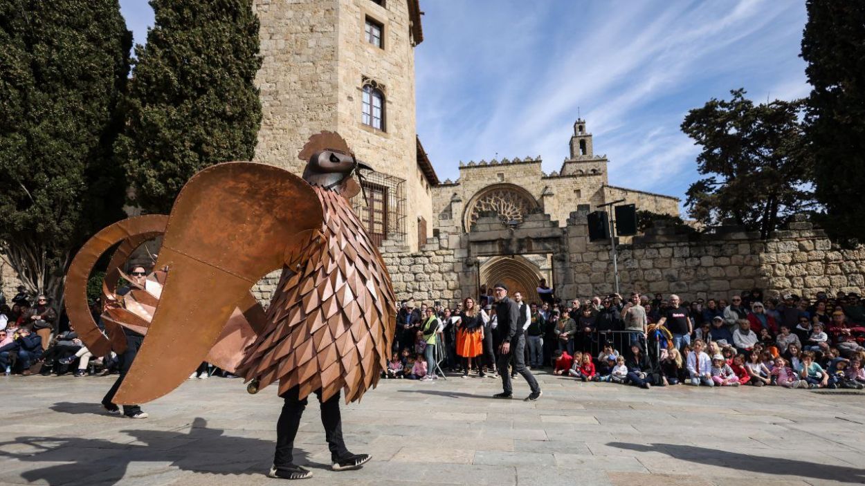 El Gall de Carnaval ha desfilat per Octavi abans de les Gitanes