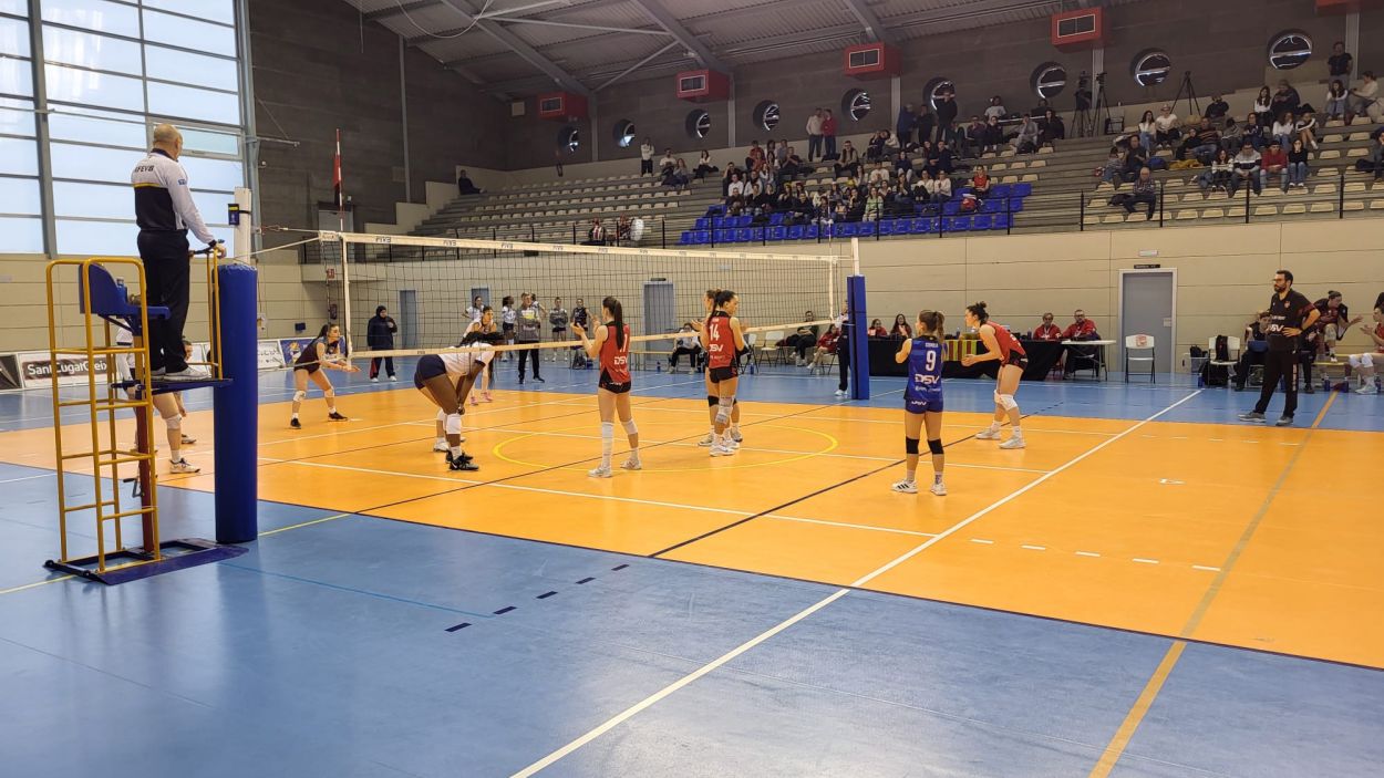 Imatge del partit entre el DSV Volei Sant Cugat i el Chamber / Foto: Cugat Mdia