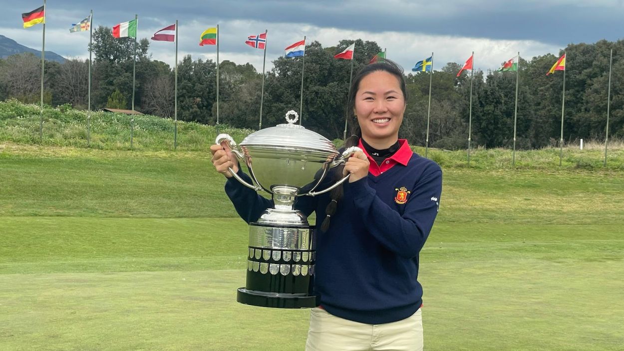 La jugadora santcugatenca Nagore Martnez, campiona de la Copa de la Reina de golf