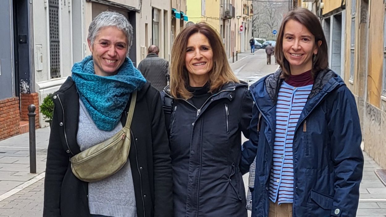 Vero Daz, Marta Ballv i Maria Fabre davant les installacions de Cugat Mdia