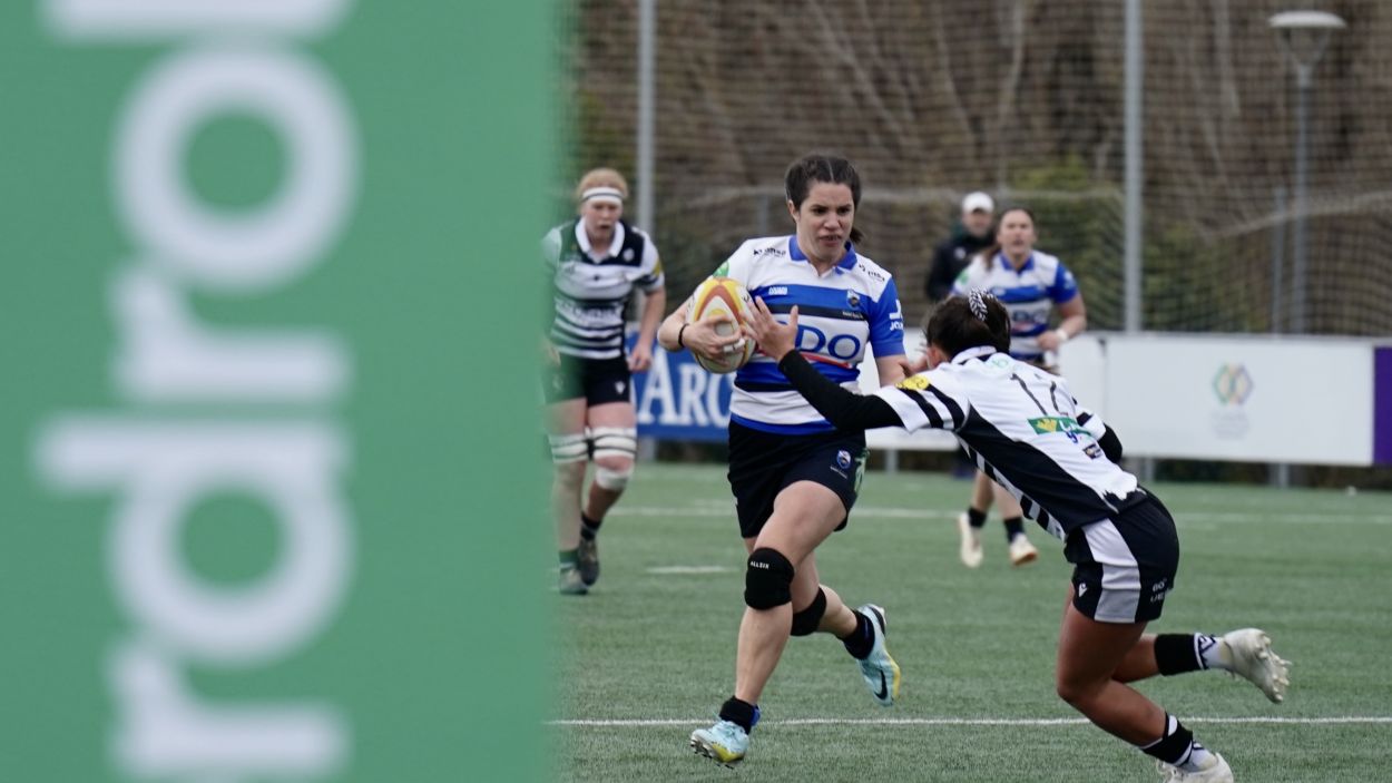 Un moment del partit entre el Club Rugby Sant Cugat i El Salvador