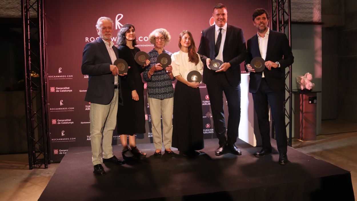 Foto de famlia dels guardonats, amb Josep Amors a l'esquerra