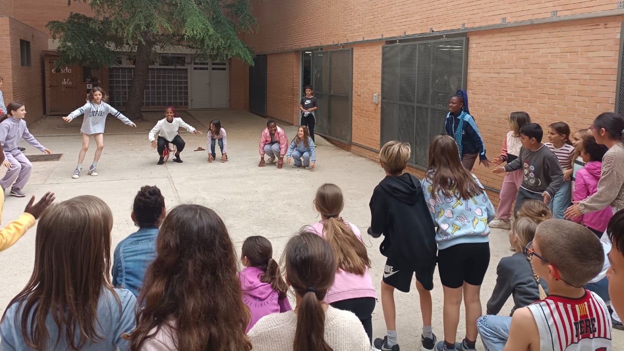 Petits Músics del Món en el taller a l'escola Collserola / Foto: Cedida