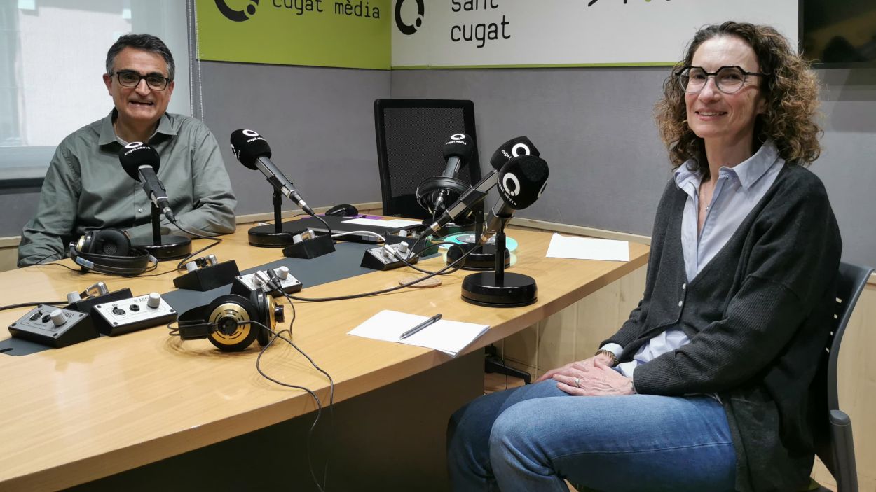 Miquel Pérez Latre, responsable de difusió de l’Arxiu Nacional de Catalunya (ANC) i Gemma Goicoechea, responsable de l'Àrea de Conservació-Restauració de l’ANC a l'estudi Ramon Barnils Miquel Pérez Latre, responsable de difusió de l’Arxiu Nacional de Catalunya (ANC) i Gemma Goicoechea, responsable de l'Àrea de Conservació-Restauració de l’ANC a l'estudi Ramon Barnils