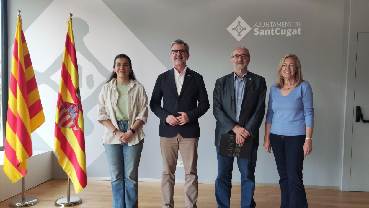 Esther Madrona, regidora de Memria Histrica; Josep Maria Valls, alcalde de Sant Cugat; Juan Manuel Calvo, president de l'Amical Mauthausen, i Josepa Gardenyes, membre de l'Amical / Foto: Cugat Mdia