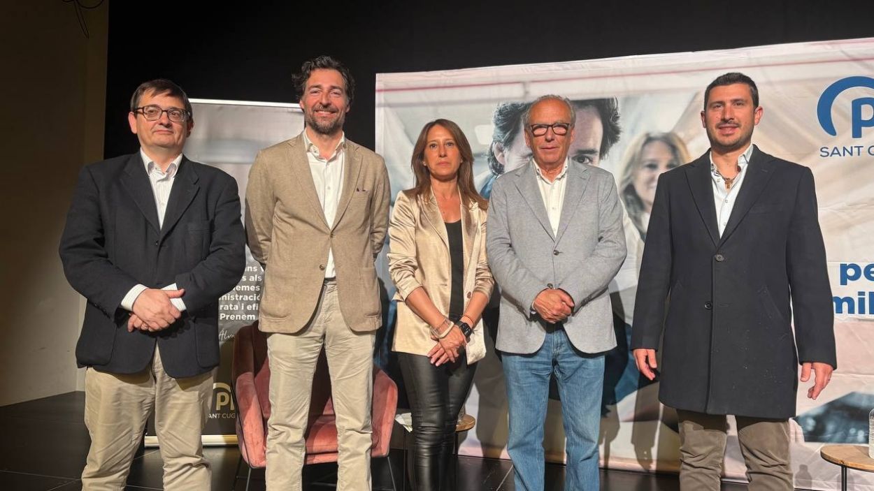 Els regidors Alfredo Bergua, Álvaro Benejam, Estrella Salanova, amb el secretari del PP a Catalunya, Josep Tutusaus, i amb el vocal a l'EMD de Valldoreix, Carlos Aranguren Els regidors Alfredo Bergua, Álvaro Benejam, Estrella Salanova, amb el secretari del PP a Catalunya, Josep Tutusaus, i amb el vocal a l'EMD de Valldoreix, Carlos Aranguren