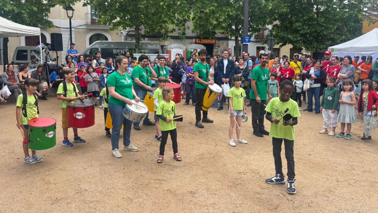 La Batuescola supera la pluja a cop de percussi / Foto: Cugat Mdia