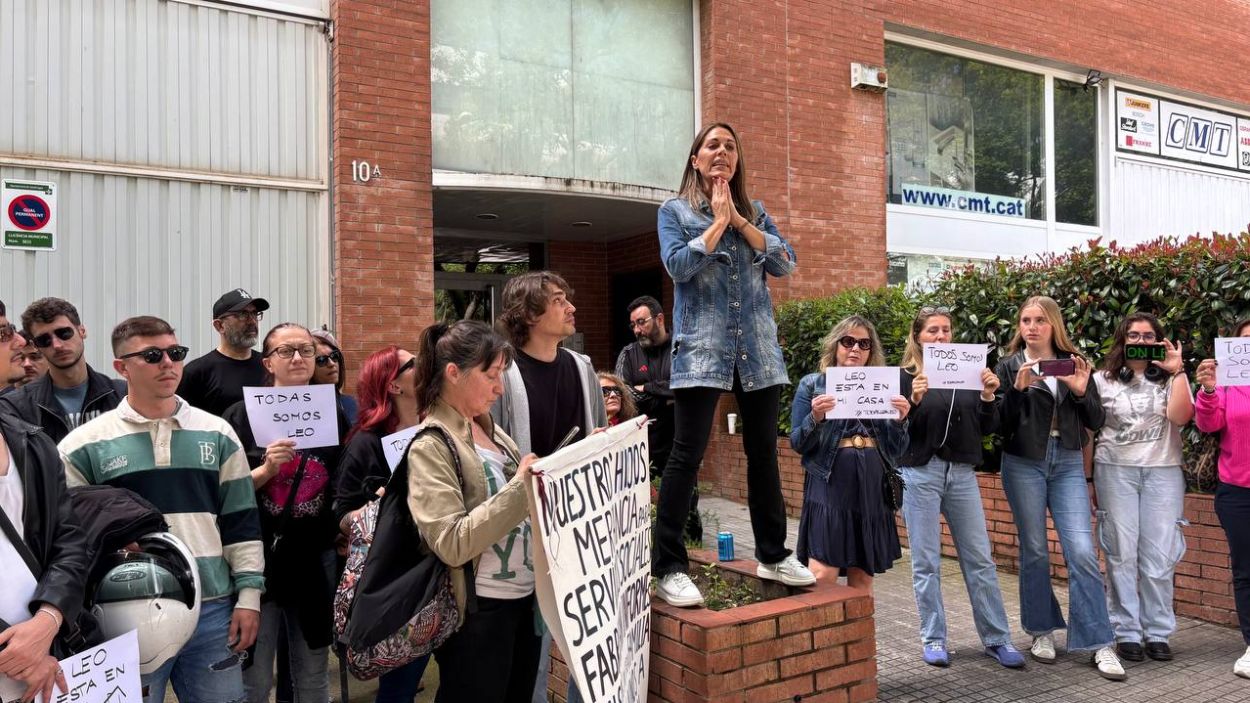 Enri Garca s'adrea a les persones que li fan costat / Foto: Cugat Mdia