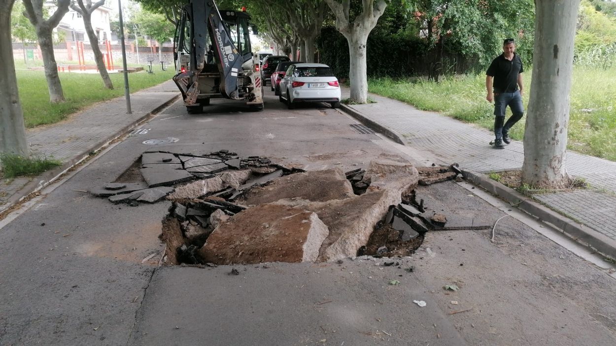 Tallat el carrer de Fuerteventura per un esfondrament a la via