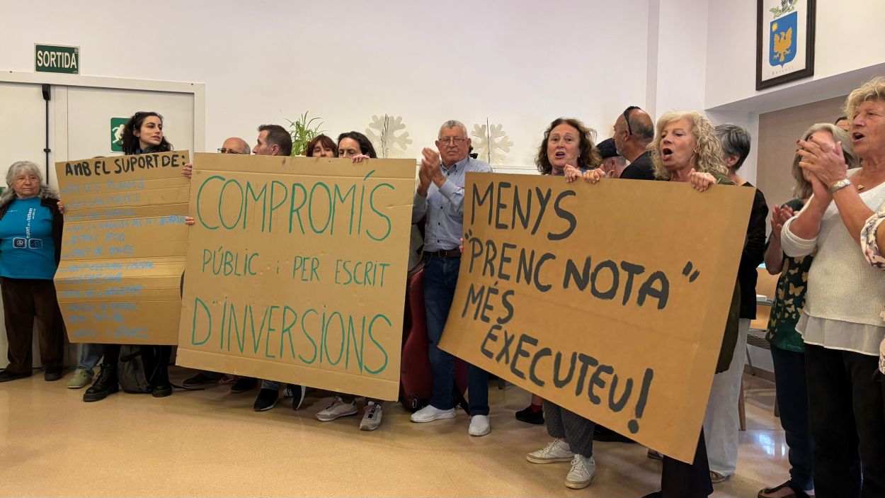 Vens de les Planes durant la protesta al Consell de Barri / Foto: Cugat Mdia