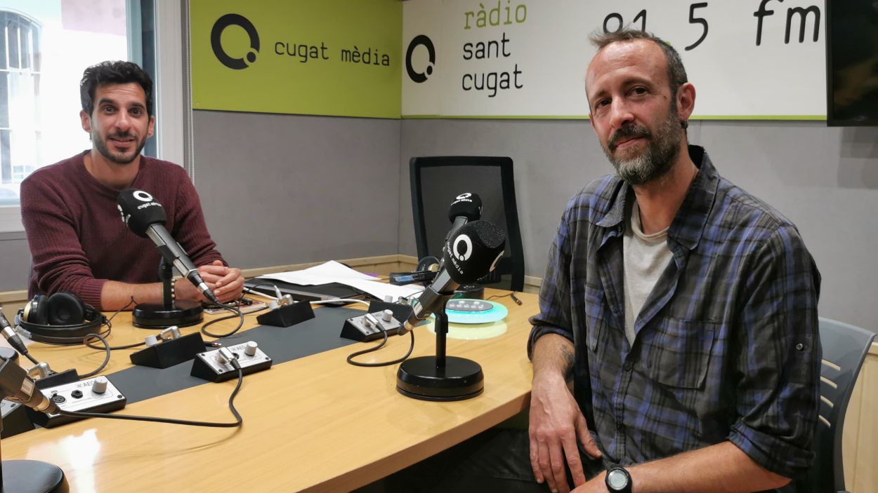 Adri Gratacs, responsable de comunicaci de la Xarxa de Consum Solidari, i Sergi Turch, productor de l'Ortiga a l'estudi Ramon Barnils de Rdio Sant Cugat / Foto: Cugat Mdia