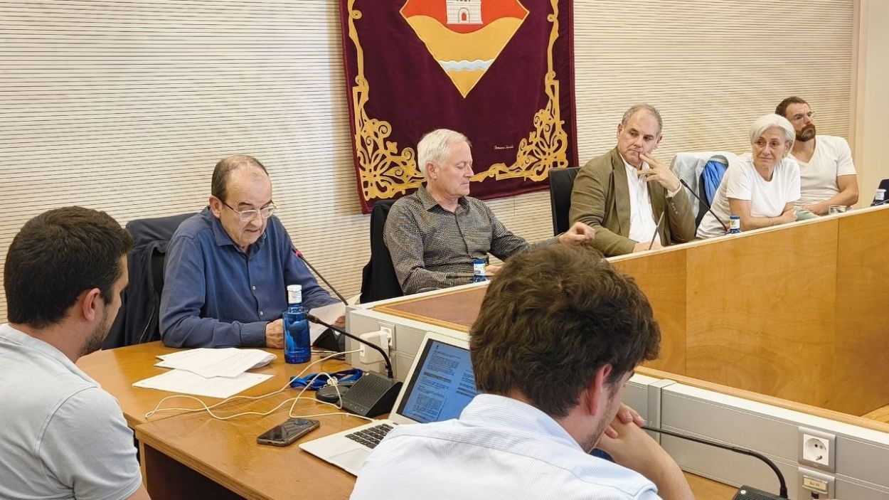 Xavier Humet pren la paraula per ltim cop a la junta de vens / Foto: Cugat Mdia