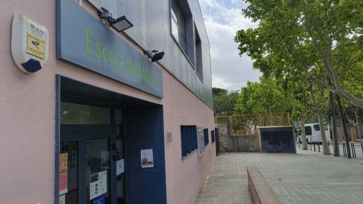 Imatge d'arxiu de l'entrada a l'Escola de Msica de Valldoreix, als baixos de la Casa de la Vila / Foto: Cugat Mdia