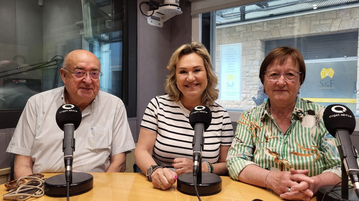 D'esquerra a dreta: Jordi Molg, Mnika Blasco i Rosa Daz a l'estudi Ramon Barnils