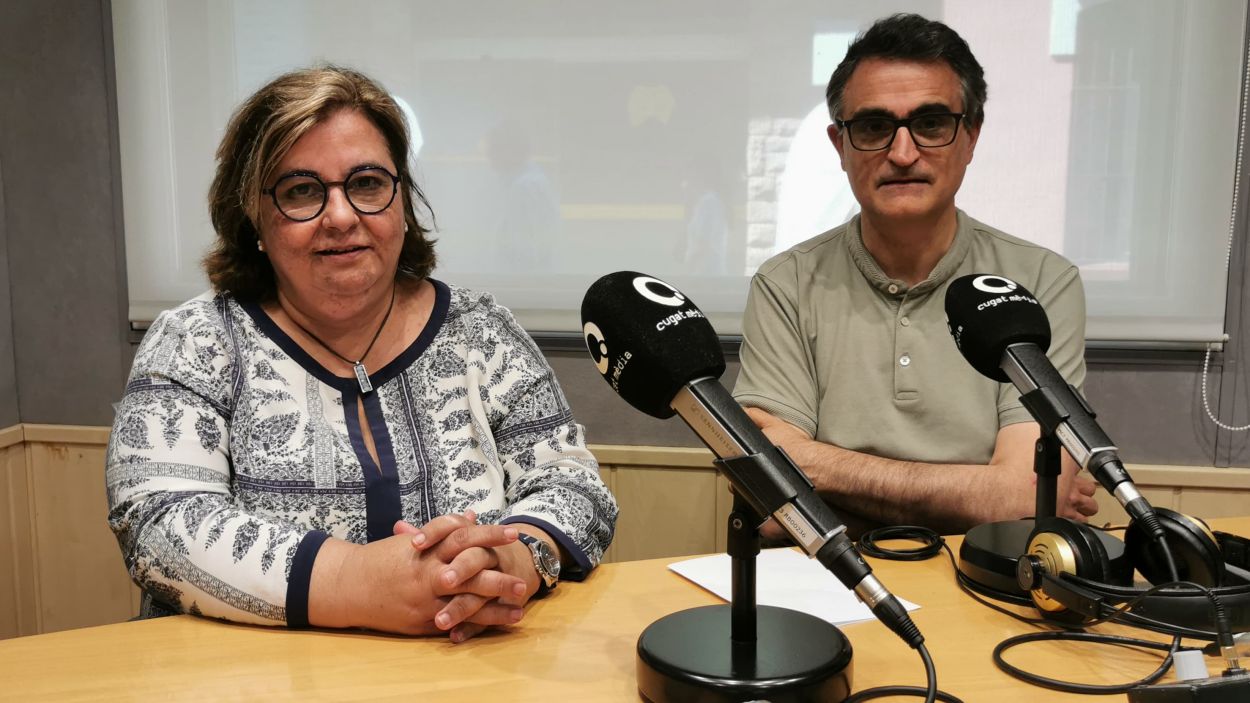 Imma Navarro Molleví i Miquel Pérez Latre, a l'estudi Ramon Barnils de Ràdio Sant Cugat Imma Navarro Molleví i Miquel Pérez Latre, a l'estudi Ramon Barnils de Ràdio Sant Cugat