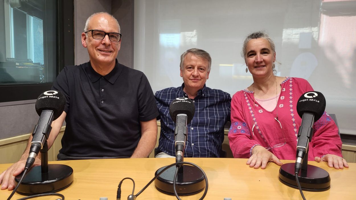 Miquel Rocasalbas, director de l'institut Arnau Cadell, Carles Ribaslta, conserge del centre i Marga Grcies, professora de l'institut / Foto: Cugat Mdia