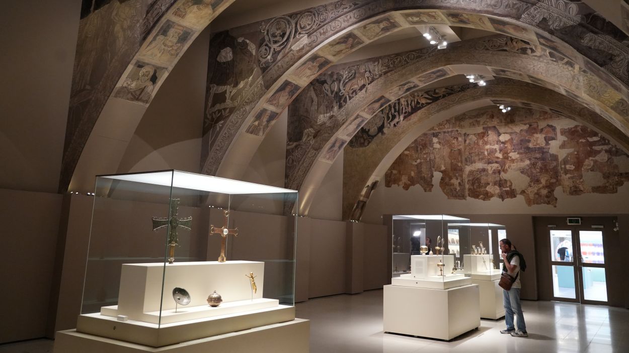 La sala on es troben exposades les pintures murals de Sixena al MNAC / Foto: Eli Don (ACN)