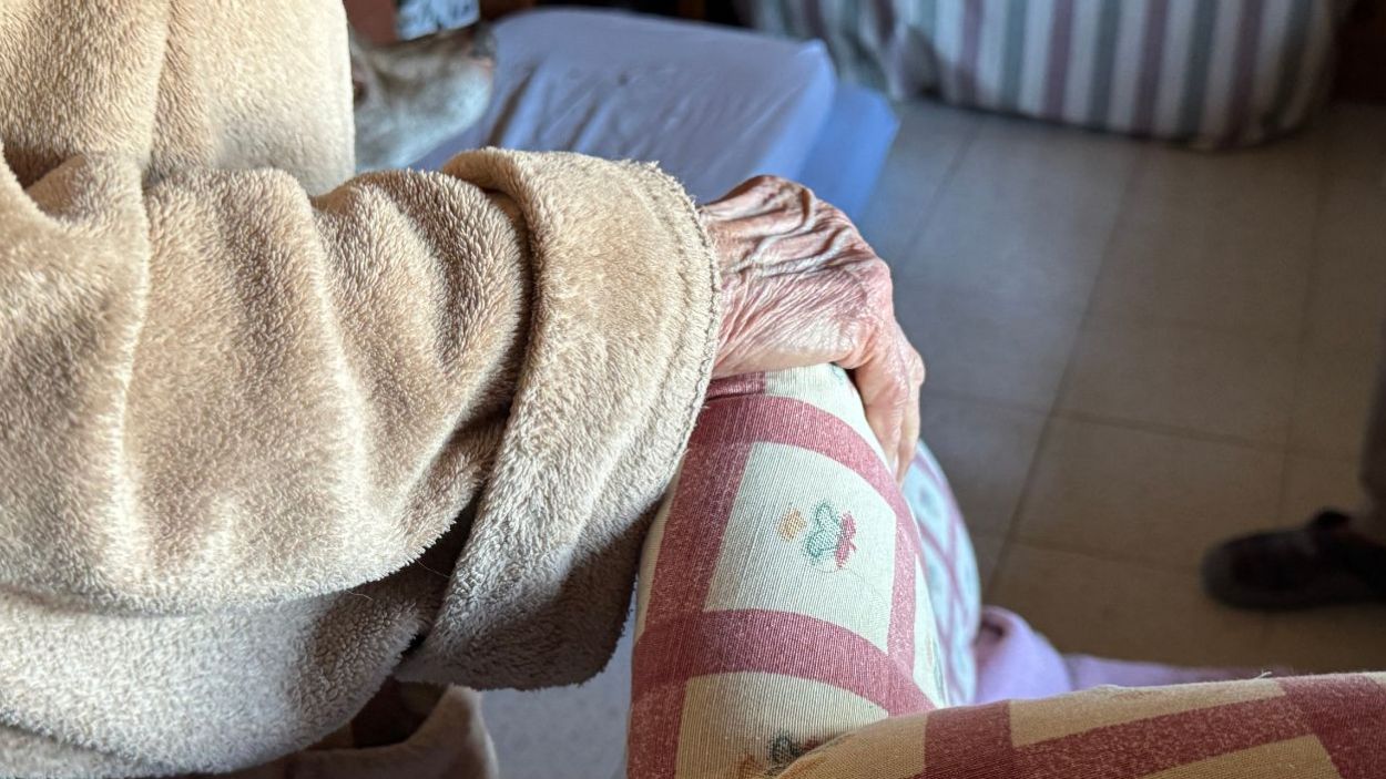 Una de les inquilines del bloc, que té més de 90 anys Una de les inquilines del bloc, que té més de 90 anys