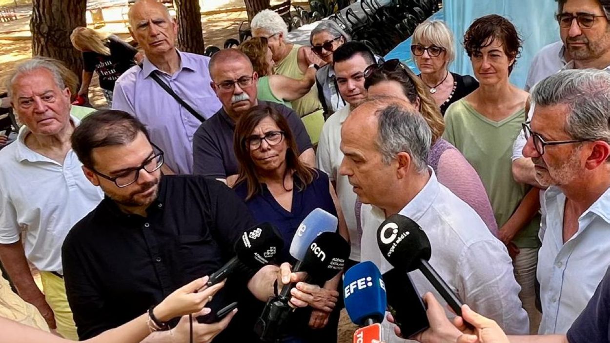 Un moment de l'atenció als mitjans de Turull i Vallès Un moment de l'atenció als mitjans de Turull i Vallès