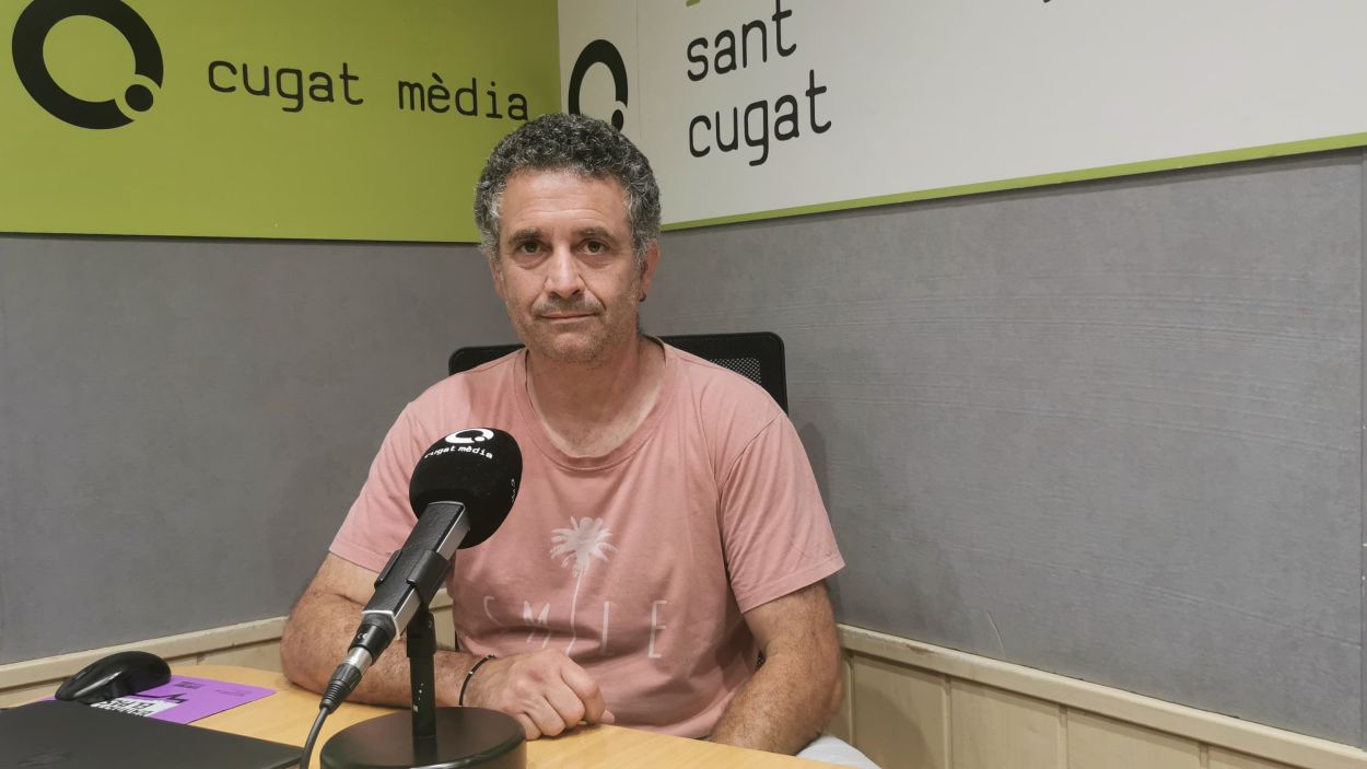 Jordi Castro, membre de la Colla de Trabucaires de Sant Cugat a l'estudi Ramon Barnils de Ràdio Sant Cugat Jordi Castro, membre de la Colla de Trabucaires de Sant Cugat a l'estudi Ramon Barnils de Ràdio Sant Cugat