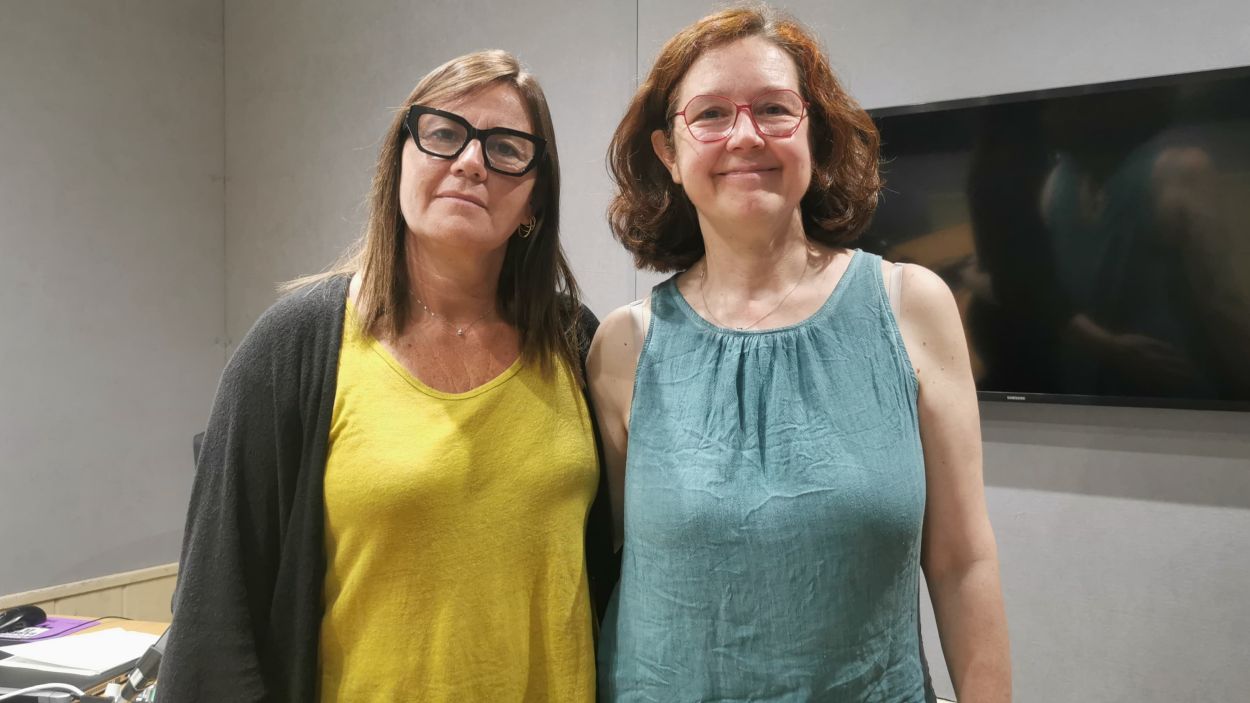Maria Farriol i Eva Garcia Visiedo a l'estudi Ramon Barnils de Ràdio Sant Cugat Maria Farriol i Eva Garcia Visiedo a l'estudi Ramon Barnils de Ràdio Sant Cugat